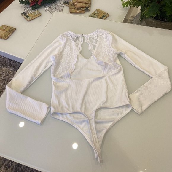 Long sleeved V-neck, backless lace, body suit - Picture 2 of 2